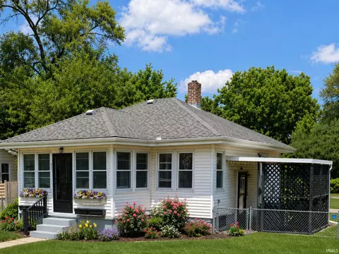 1421 Ruskin St, South Bend, IN 46615