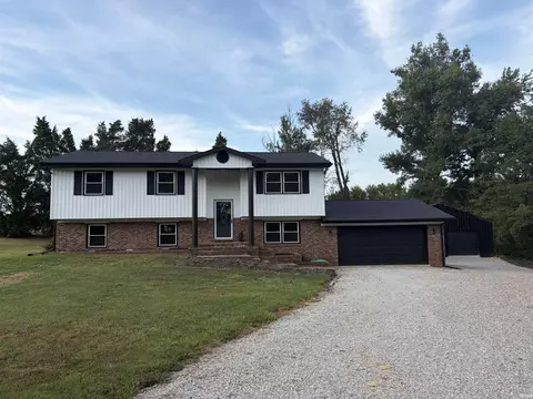 6888 Oak Grove Rd, Newburgh, IN 47630