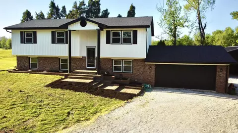 6888 Oak Grove Rd, Newburgh, IN 47630