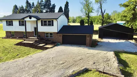 6888 Oak Grove Rd, Newburgh, IN 47630