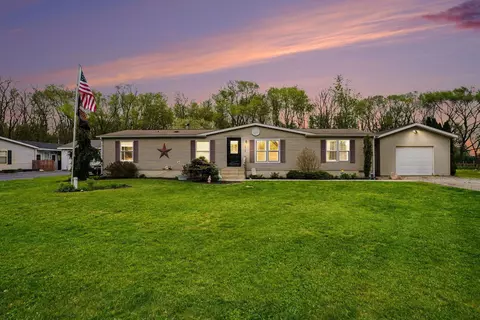 54720 Merry Dr, Elkhart, IN 46517