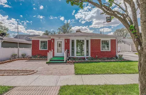 603 N Harrison St, Syracuse, IN 46567