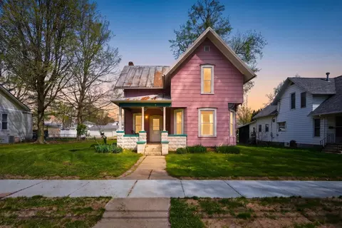 319 E Broad St, Angola, IN 46703