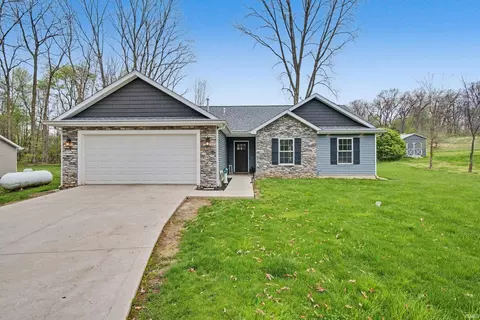 9072 N Overlook Dr, Rome City, IN 46784