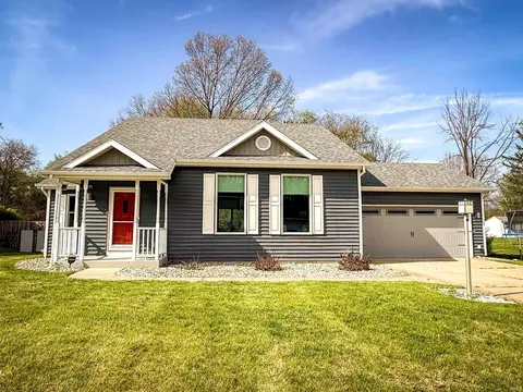 10071 Ashwood Forest Dr, Osceola, IN 46561