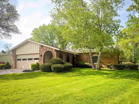 1511 Brookwood Dr, Elkhart, IN 46514