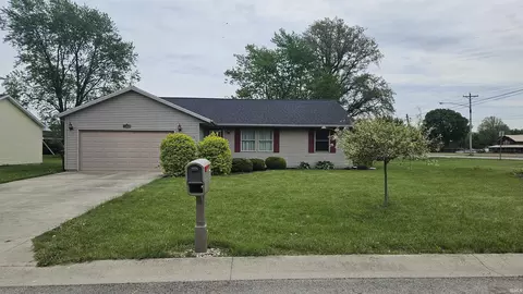15 Memory Ln, Bluffton, IN 46714