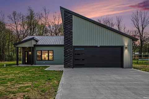 52736 Rachael Ct, Middlebury, IN 46540