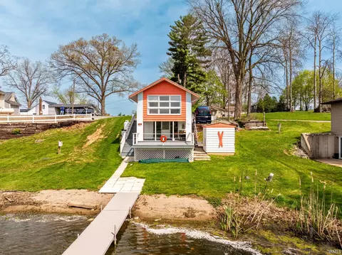 2000 Ln 120 Hamilton Lk, Hamilton, IN 46742