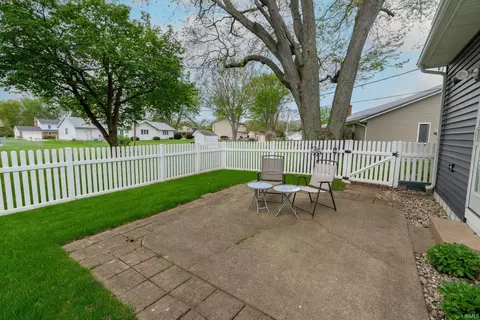 Exterior - 16300 Hamilton St, Granger, IN 46530 photo 5 of 7