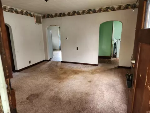 Living - 355 E North St, Dunkirk, IN 47336 photo 2 of 3