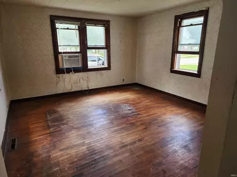 Living - 355 E North St, Dunkirk, IN 47336 photo 1 of 3