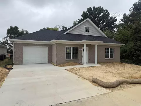 6703 Palm Dr, Evansville, IN 47715