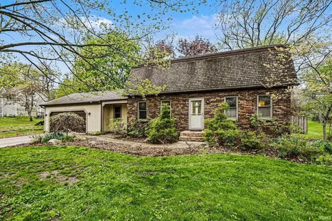50955 Country Knolls Dr, Granger, IN 46530