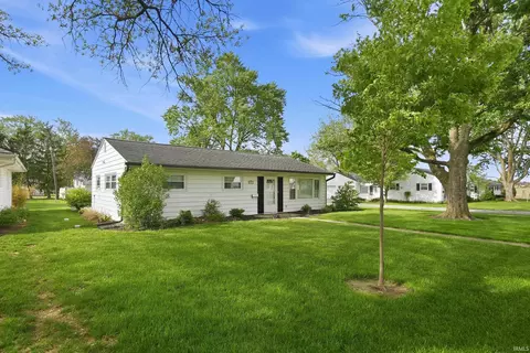 866 W Franklin St, Berne, IN 46711