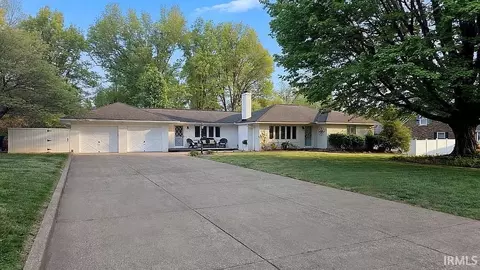 7104 Hogue Rd, Evansville, IN 47712