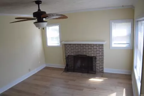 Living - 1113 W Oak St, Mitchell, IN 47446 photo 1 of 3