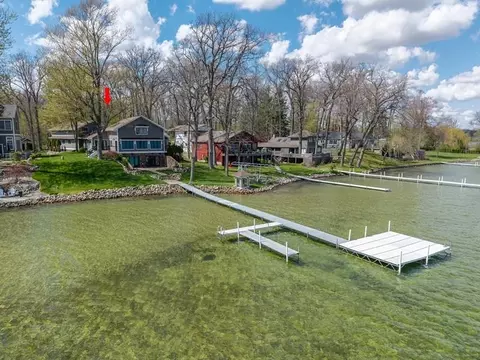 222 W Clear Lake Dr, Fremont, IN 46737