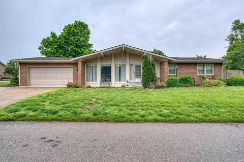 8000 Maple Ln, Newburgh, IN 47630