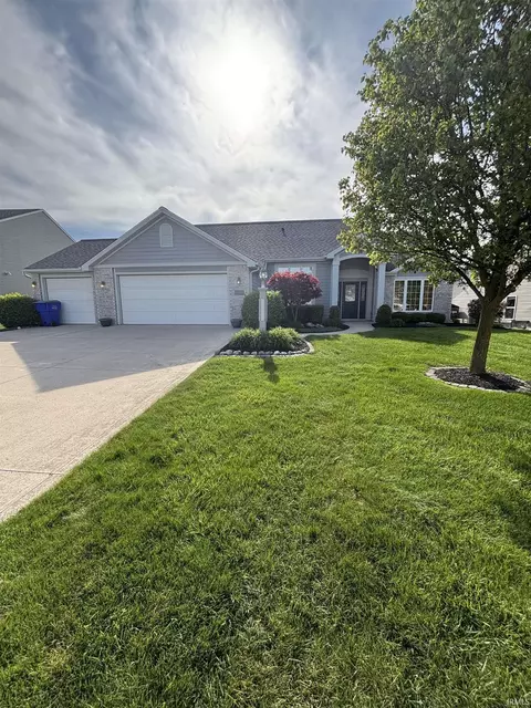 8229 Astoria Hill Ln, Fort Wayne, IN 46835