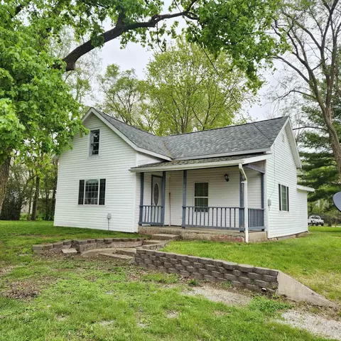 810 W Tower St, Pierceton, IN 46562