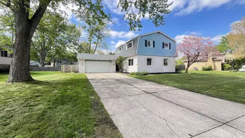 1655 Brookwood Dr, Elkhart, IN 46514