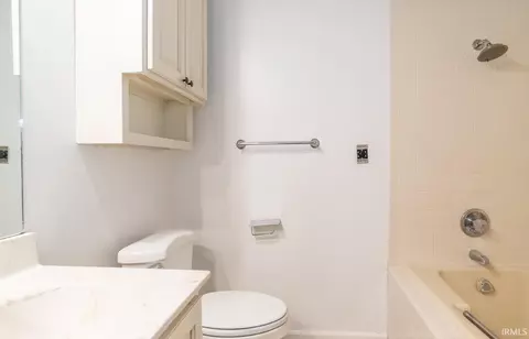 Bath - 721 E Waterloo Ct, Bloomington, IN 47401 photo 4 of 4
