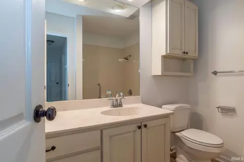 Bath - 721 E Waterloo Ct, Bloomington, IN 47401 photo 3 of 4