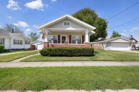 708 W 3rd St, Mishawaka, IN 46544
