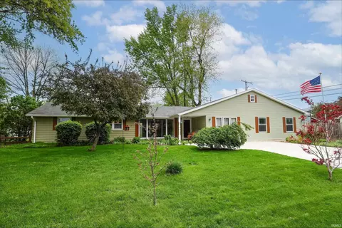 1305 Berwick Ln, New Haven, IN 46774