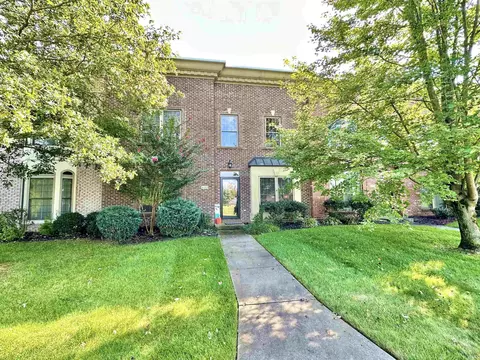 6182 Glenview Dr, Newburgh, IN 47630