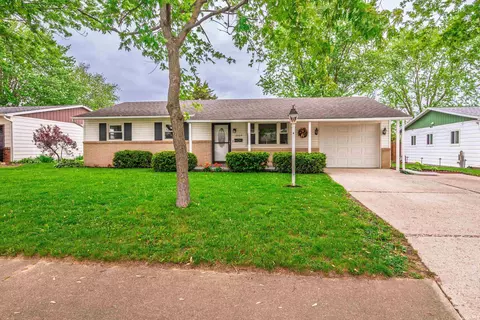 2604 E 27th St, Muncie, IN 47302