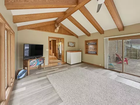 Living - 3716 E River Rd, Bluffton, IN 46714 photo 3 of 5