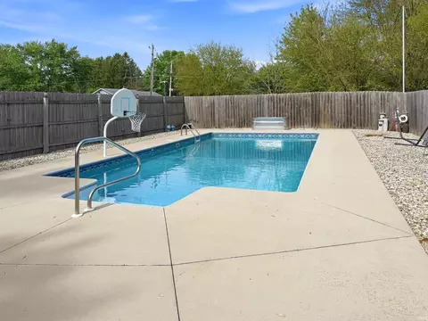 Exterior - 3716 E River Rd, Bluffton, IN 46714 photo 8 of 9