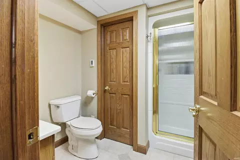 Bath - 3716 E River Rd, Bluffton, IN 46714 photo 4 of 4