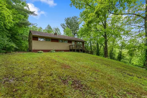 221 W Chester Dr, Ellettsville, IN 47429