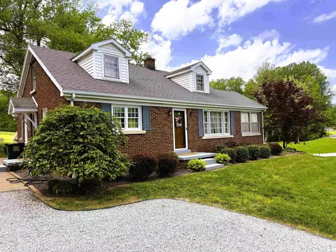 3210 Mesker Park Dr, Evansville, IN 47720