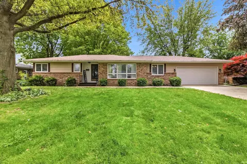 216 Walnut Dr, Gas City, IN 46933