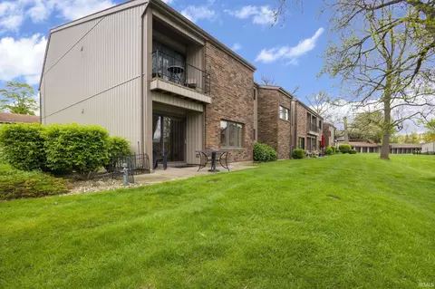 1935 New London Ct, South Bend, IN 46637
