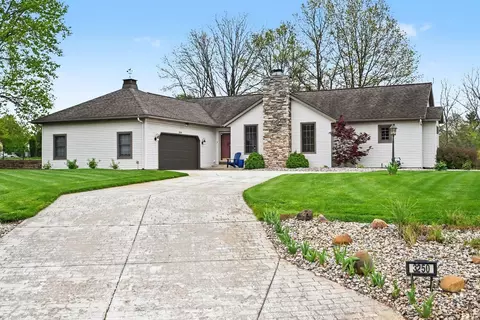 3250 N Ashford Ct, Warsaw, IN 46582