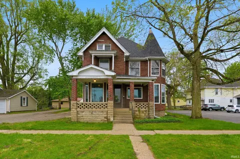 113 E 10th St, Rochester, IN 46975