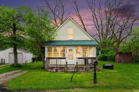 55305 Woodland Ave, South Bend, IN 46628