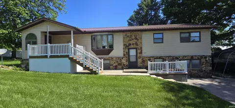 340 E Spring St, Bloomfield, IN 47424