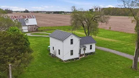 6815 S 550 E, Wolcottville, IN 46795