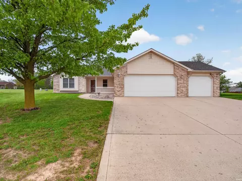 1402 Barrington Dr, Auburn, IN 46706
