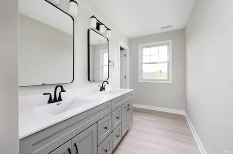 Bath - 5510 S Crop Cir, Bloomington, IN 47403 photo 5 of 6