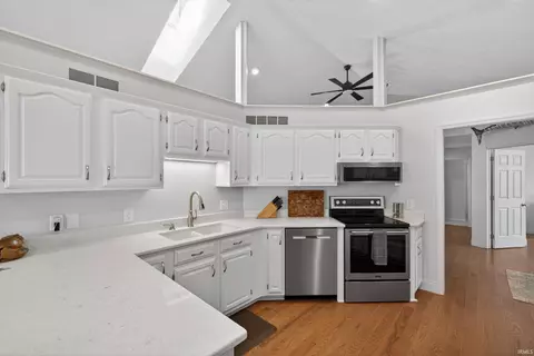 Kitchen - 5118 N Echo Bnd, Bloomington, IN 47404 photo 2 of 4