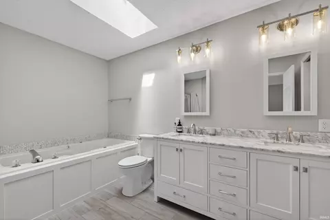 Bath - 5118 N Echo Bnd, Bloomington, IN 47404 photo 2 of 4
