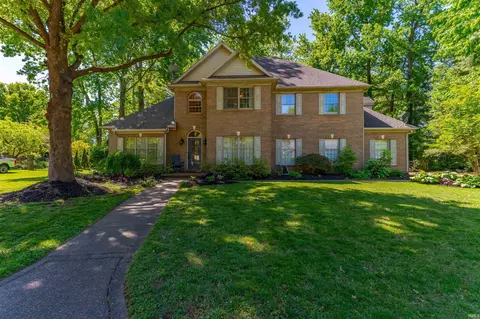 2200 Eaglewood Dr, Newburgh, IN 47630