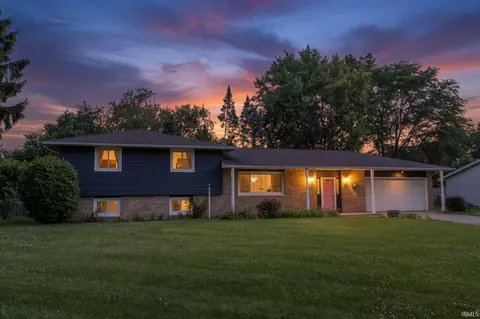 1237 Hampshire Dr, South Bend, IN 46614